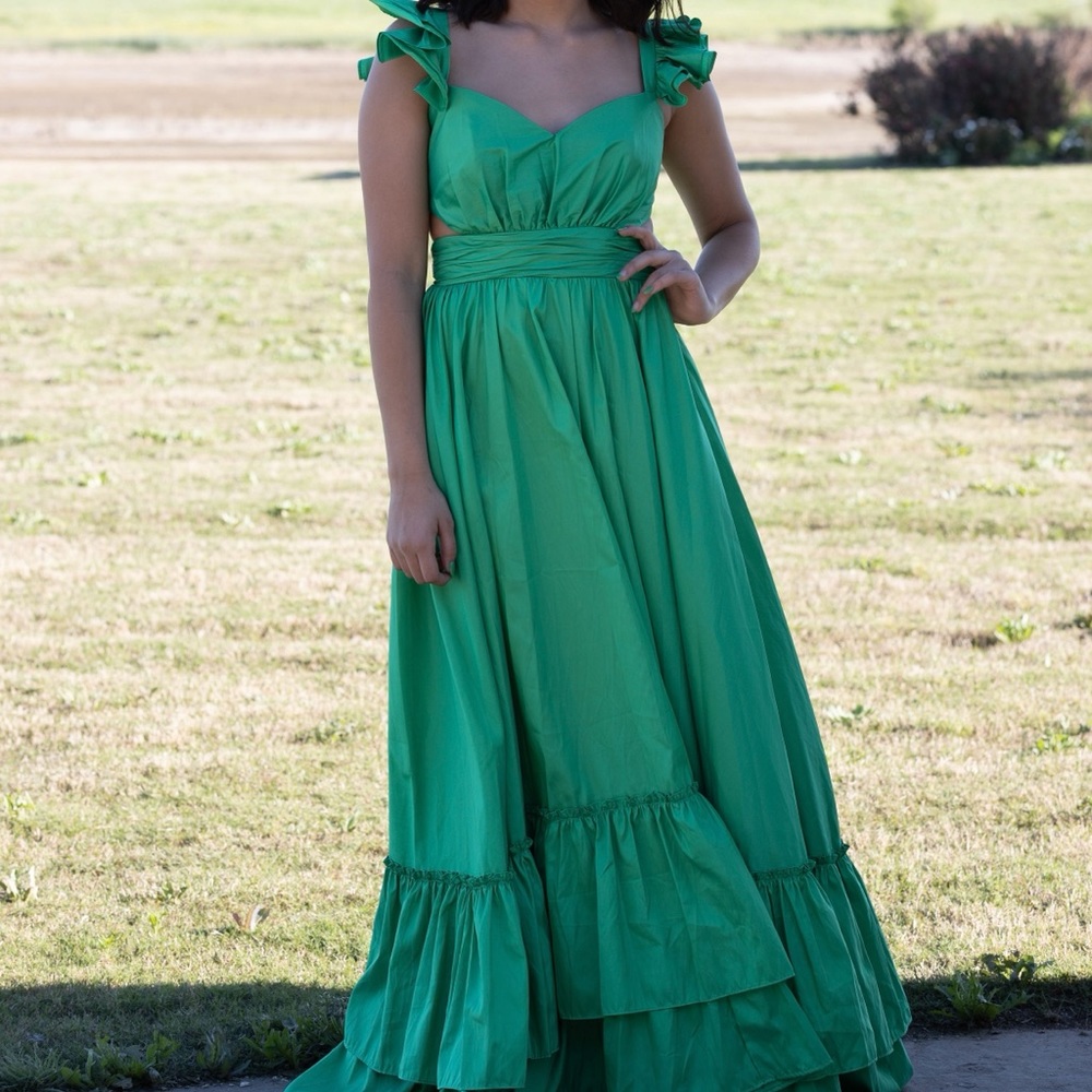 Mac Duggal size 4